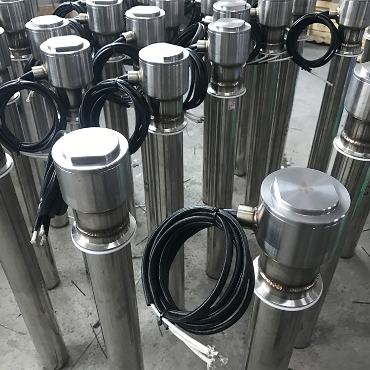 不锈钢反应釜法兰式液...